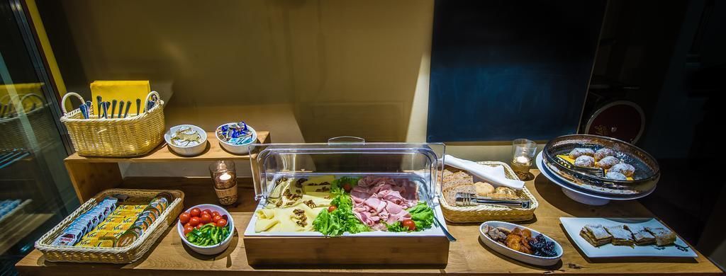 daily cooked-to-order breakfast (eur 6 per person)