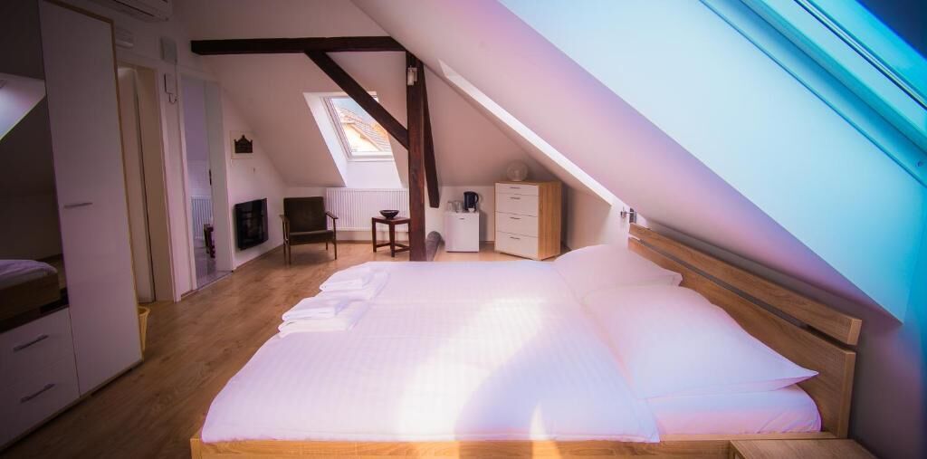 minibar, in-room safe, desk, free wifi