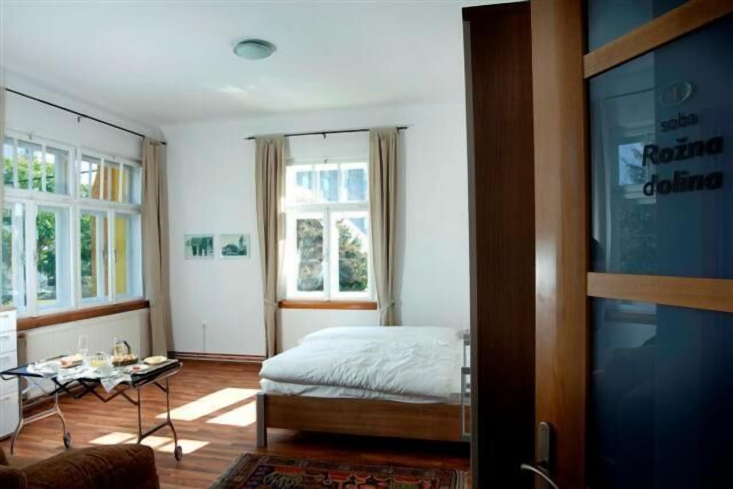 minibar, in-room safe, desk, free wifi