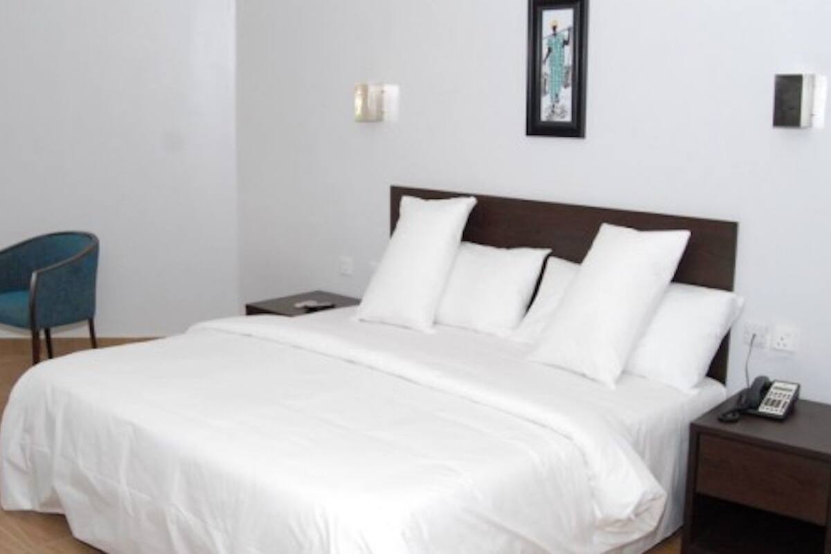 Phòng Premium | Bộ đồ giường cao cấp, két bảo mật tại phòng, bàn