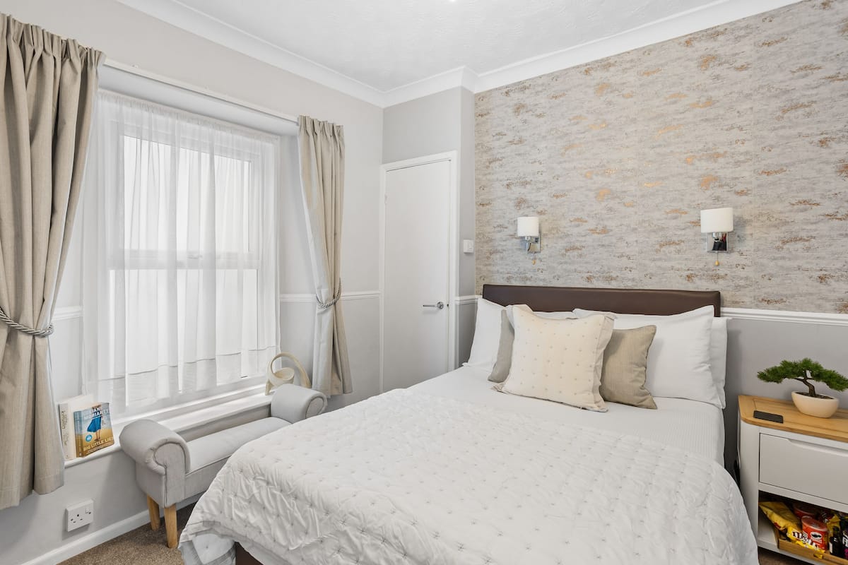 Double Room (3)