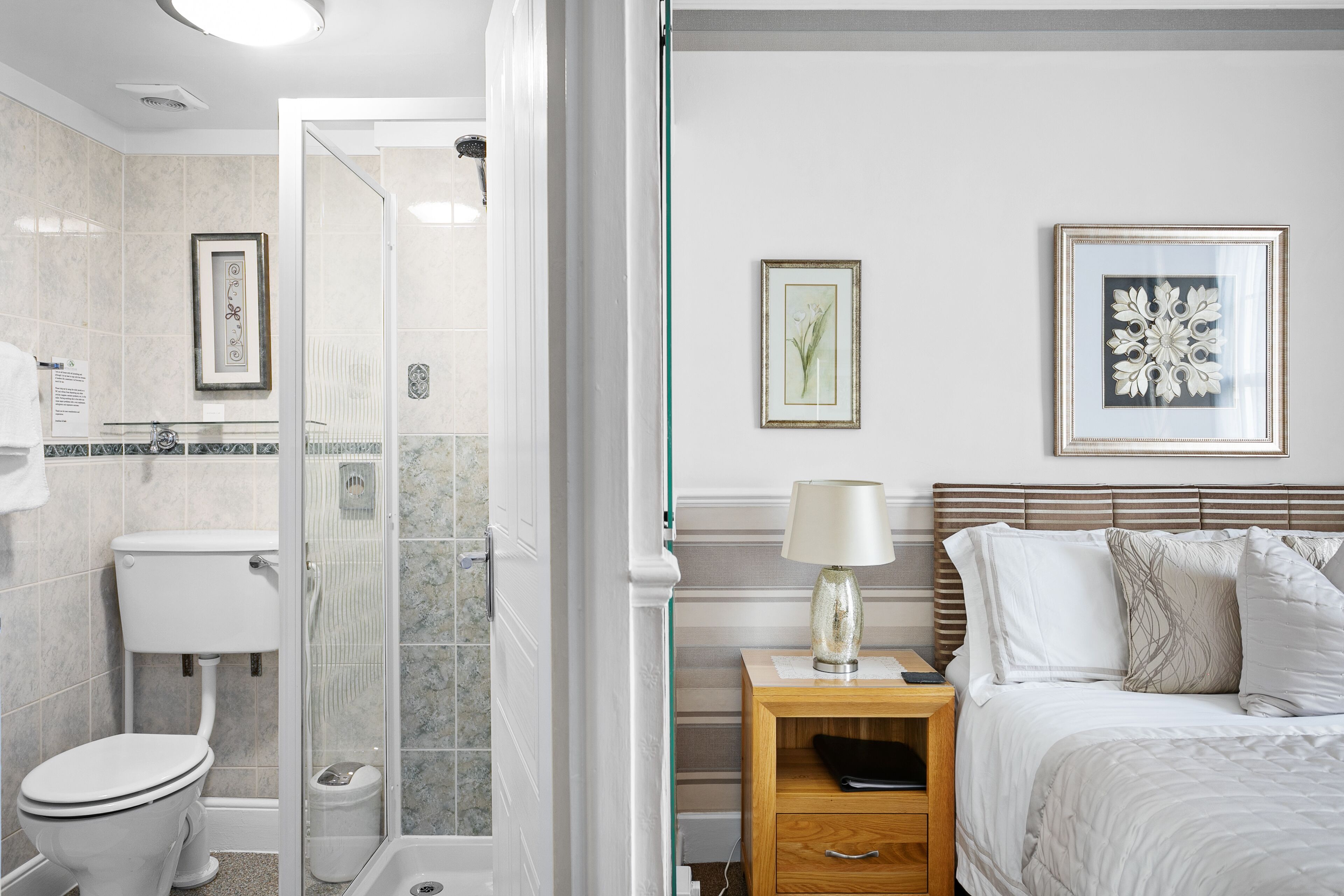 高级双人房 | 浴室 | 淋浴设施、免费洗浴用品、吹风机、毛巾