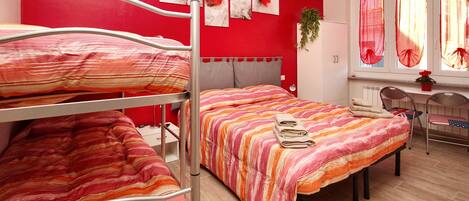 Værelse til 4 personer - balkon | Skrivebord, gratis Wi-Fi