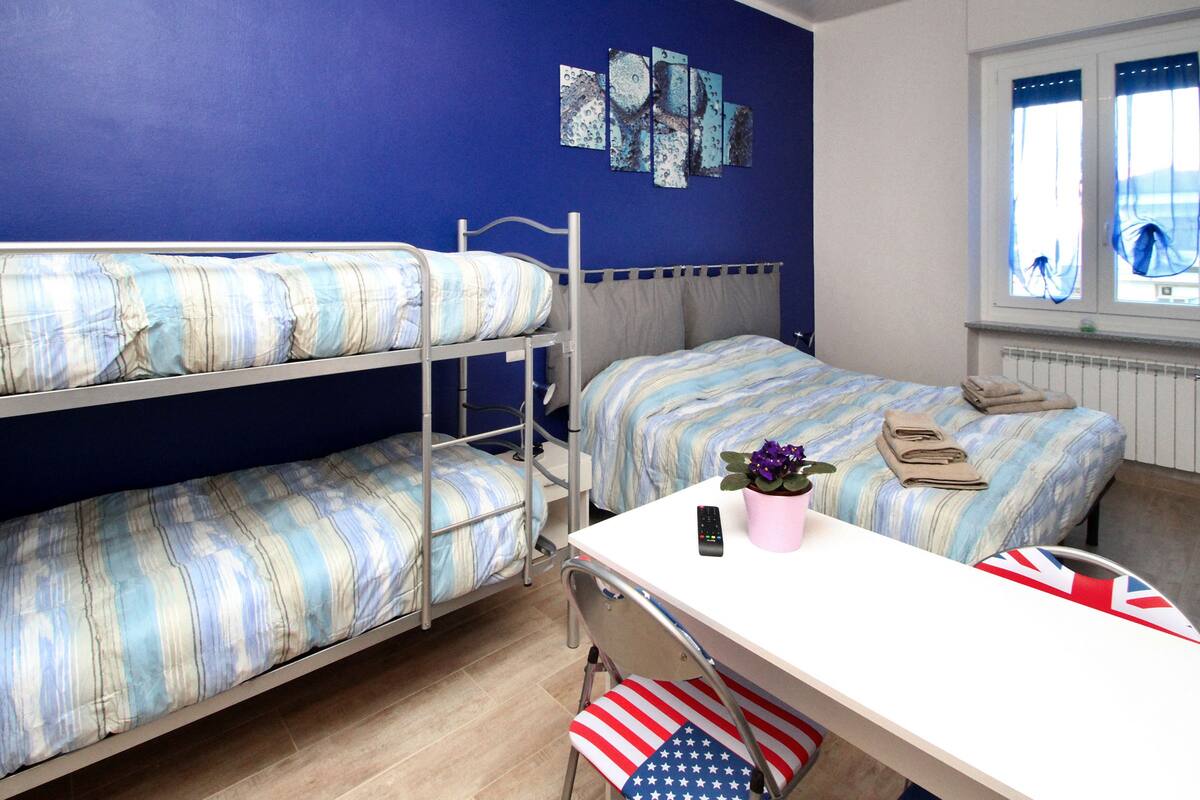Vierbettzimmer | Schreibtisch, kostenloses WLAN