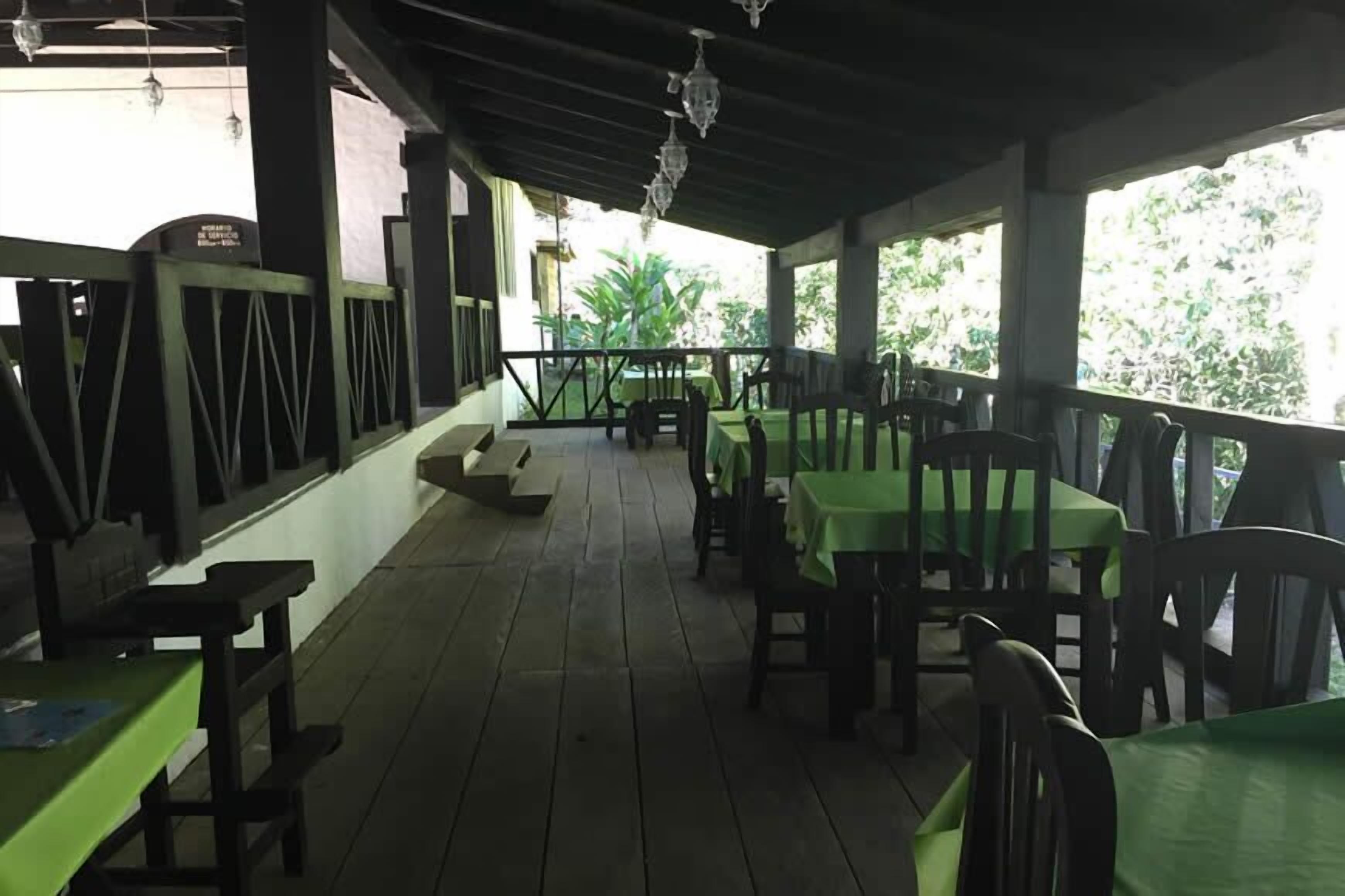 breakfast, lunch and dinner served