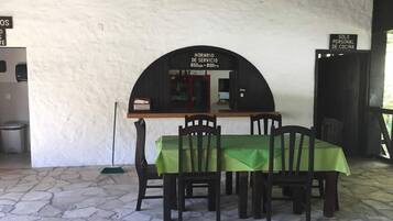 Se sirven desayunos, comidas y cenas