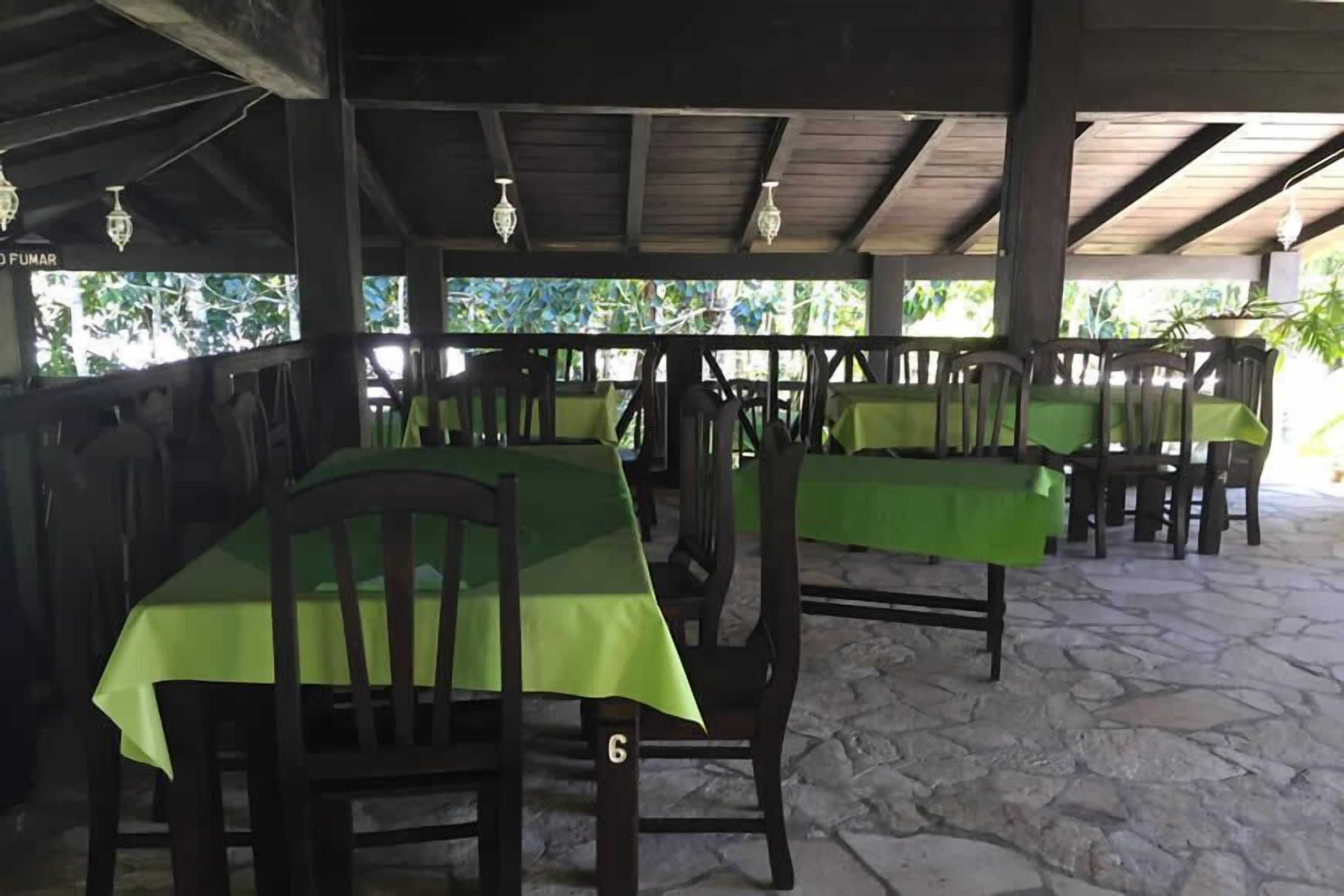 breakfast, lunch and dinner served