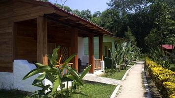 Cabaña estándar, 2 camas matrimoniales | Ropa de cama