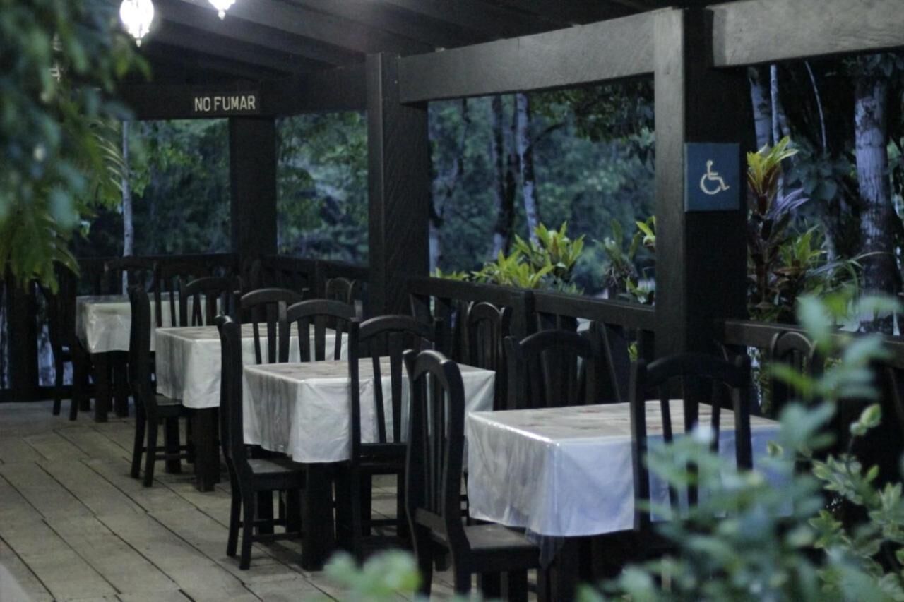 breakfast, lunch and dinner served