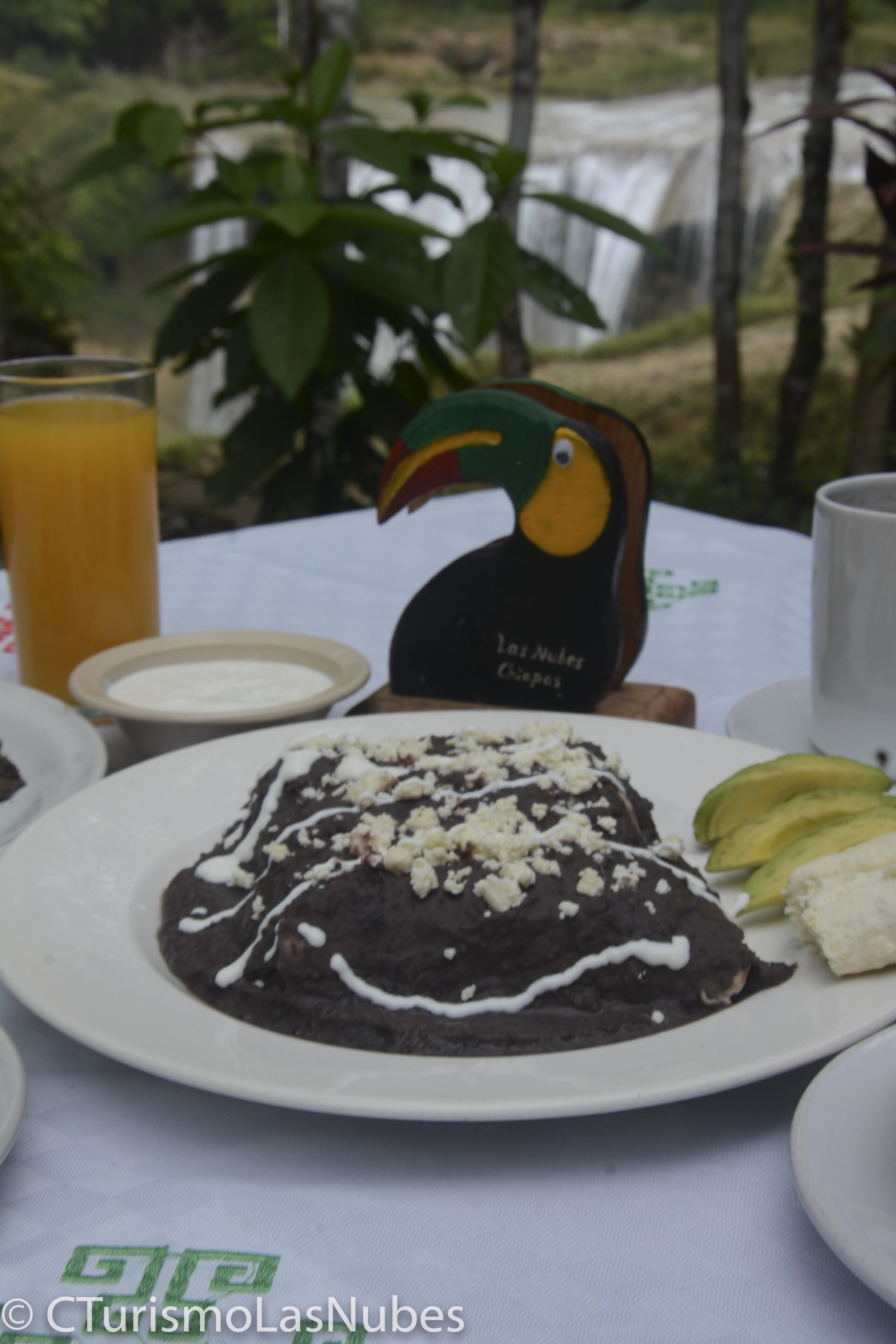 daily full breakfast (mxn 160 per person)