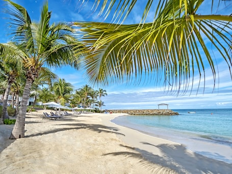 Hodges Bay Resort And Spa