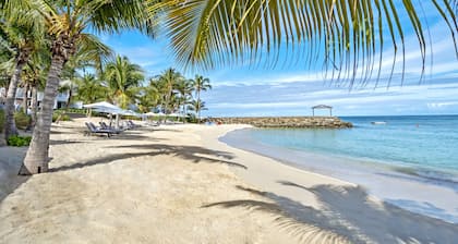 Hodges Bay Resort & Spa, an HQ Luxury Resort & Residences