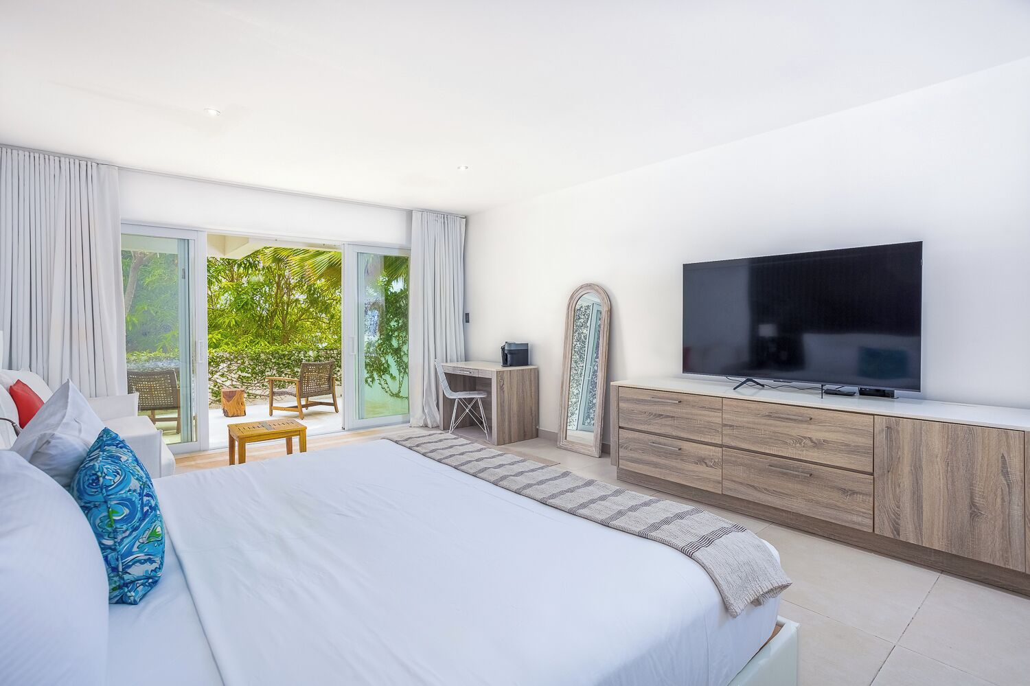 Svit - 1 kingsize-säng - icke-rökare - utsikt mot trädgården | Egyptiska bomullslakan, sängtillbehör av högsta kvalitet och duntäcken