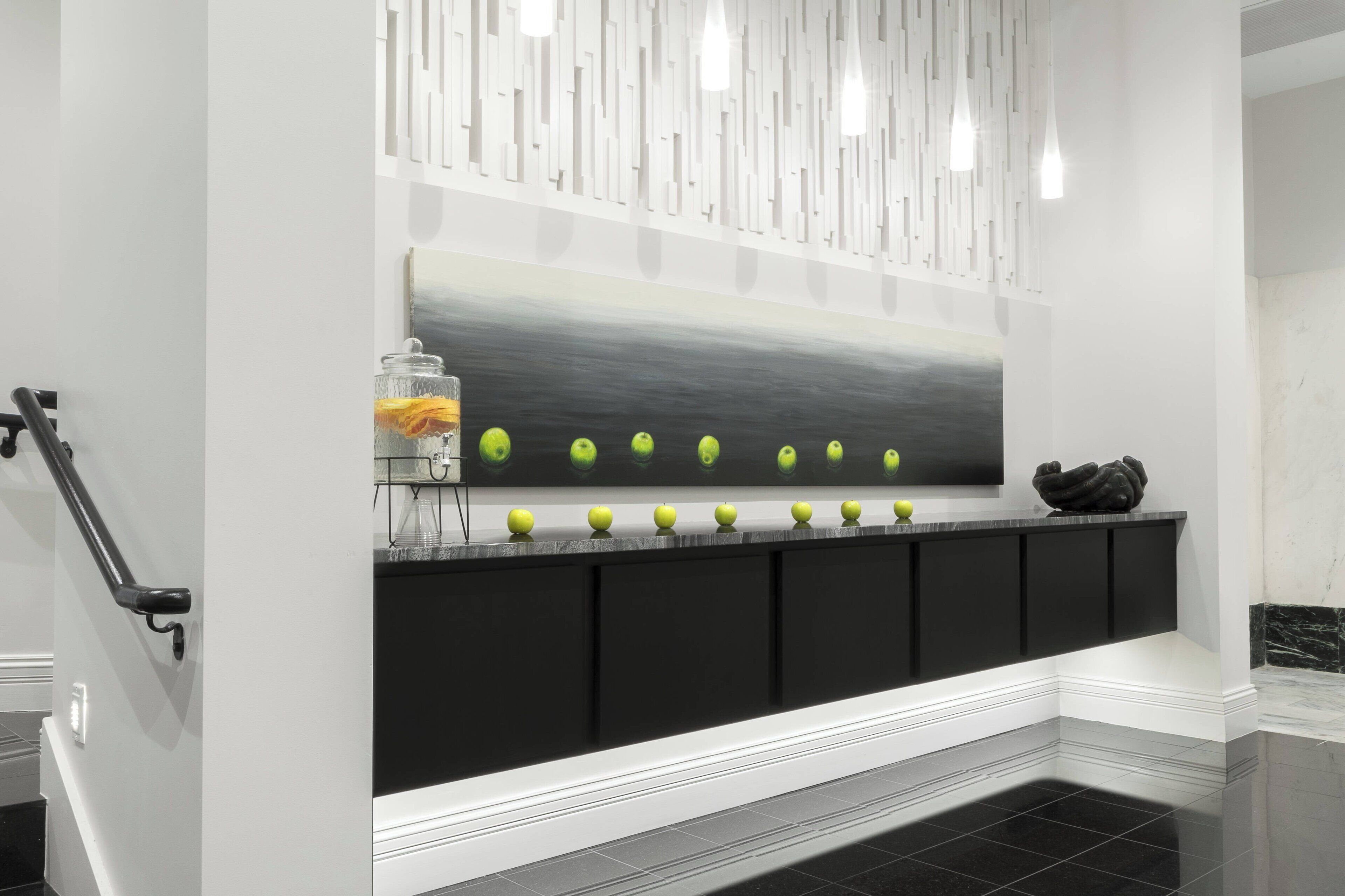 2 bars/lounges, rooftop bar