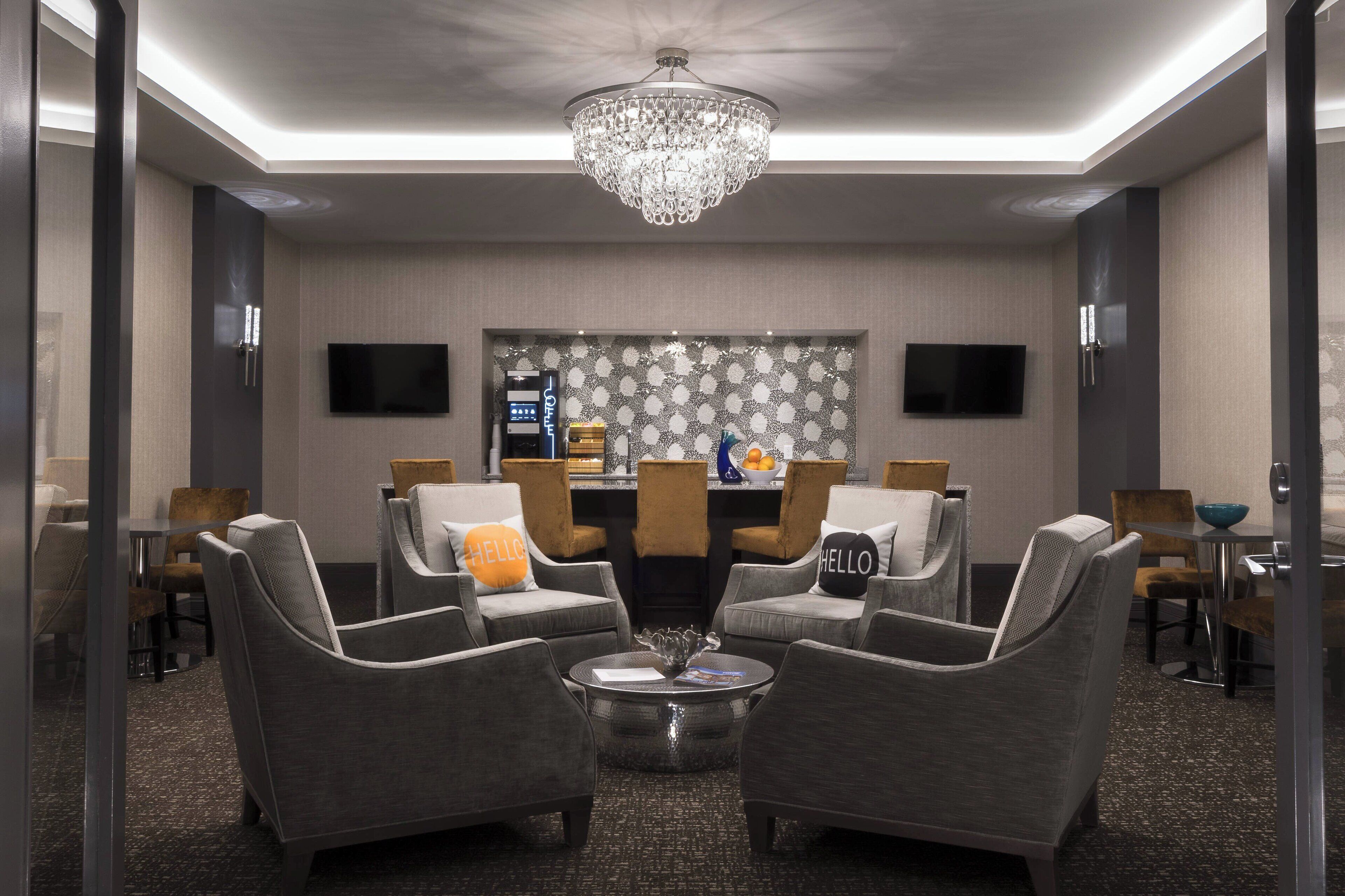 2 bars/lounges, rooftop bar