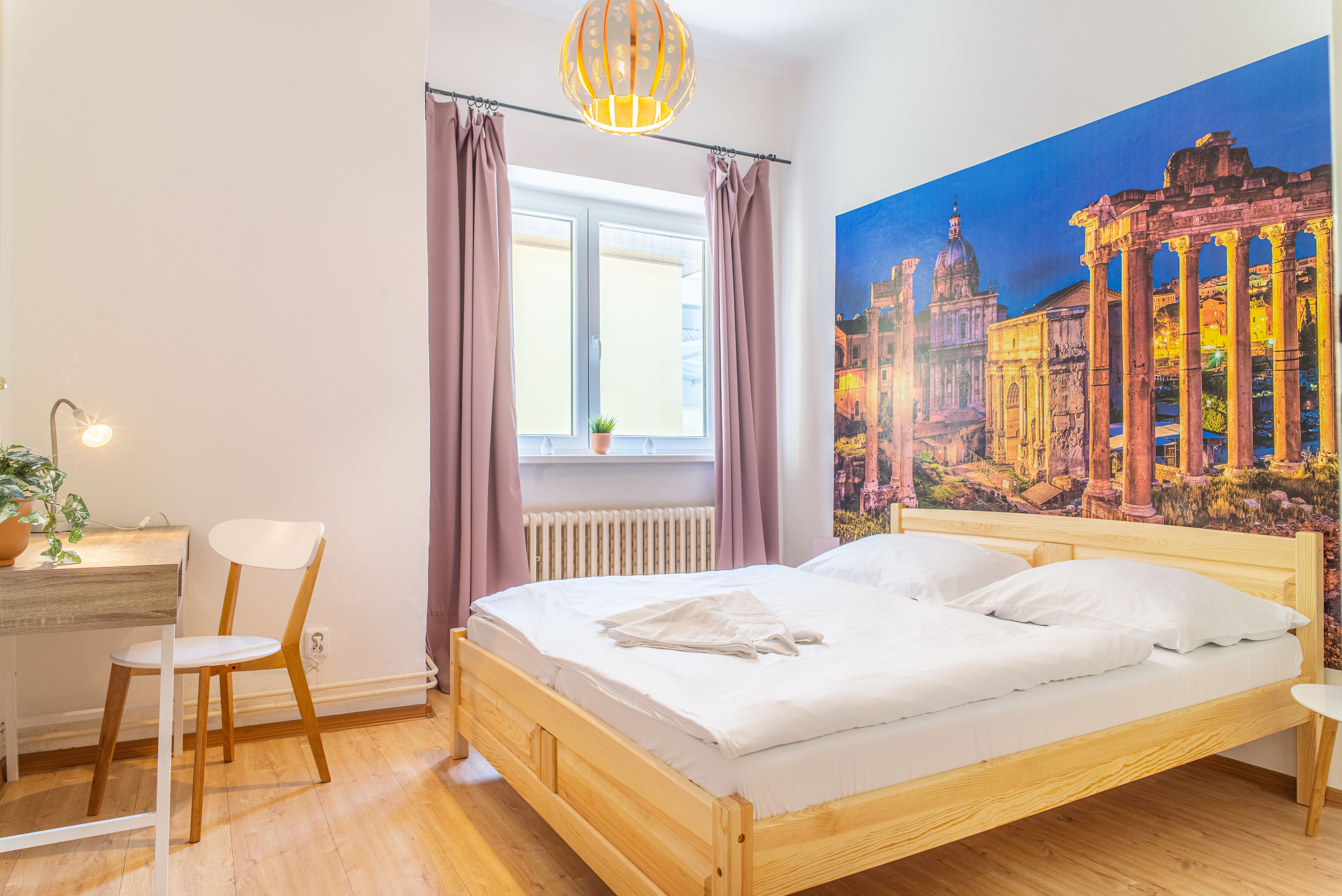 1 bedroom, desk, cots/infant beds, free wifi