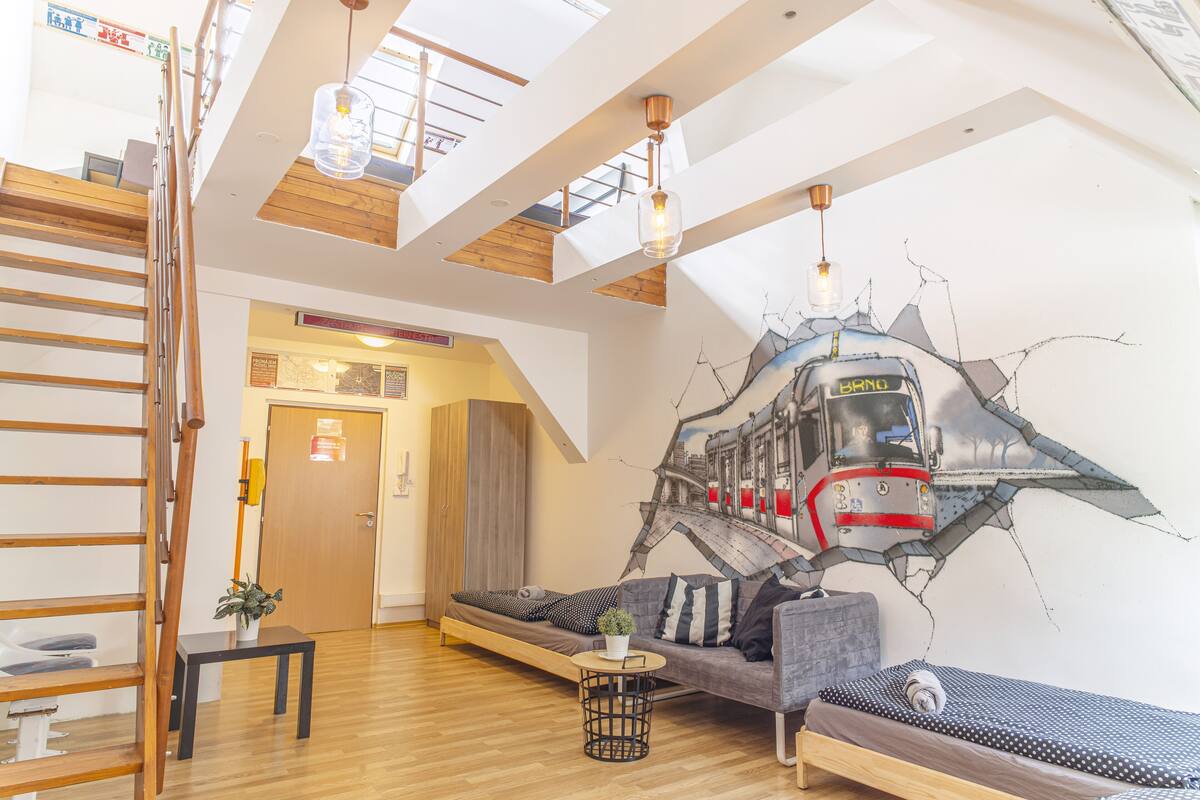 1 bedroom, desk, cribs (surcharge), WiFi (free)