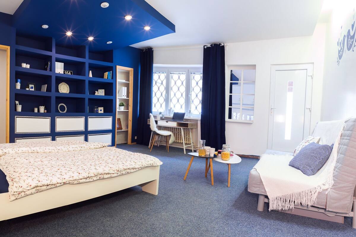 1 bedroom, desk, cribs (surcharge), WiFi (free)
