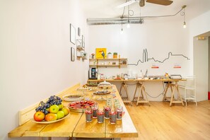 Café da manhã com buffet todos os dias mediante uma taxa