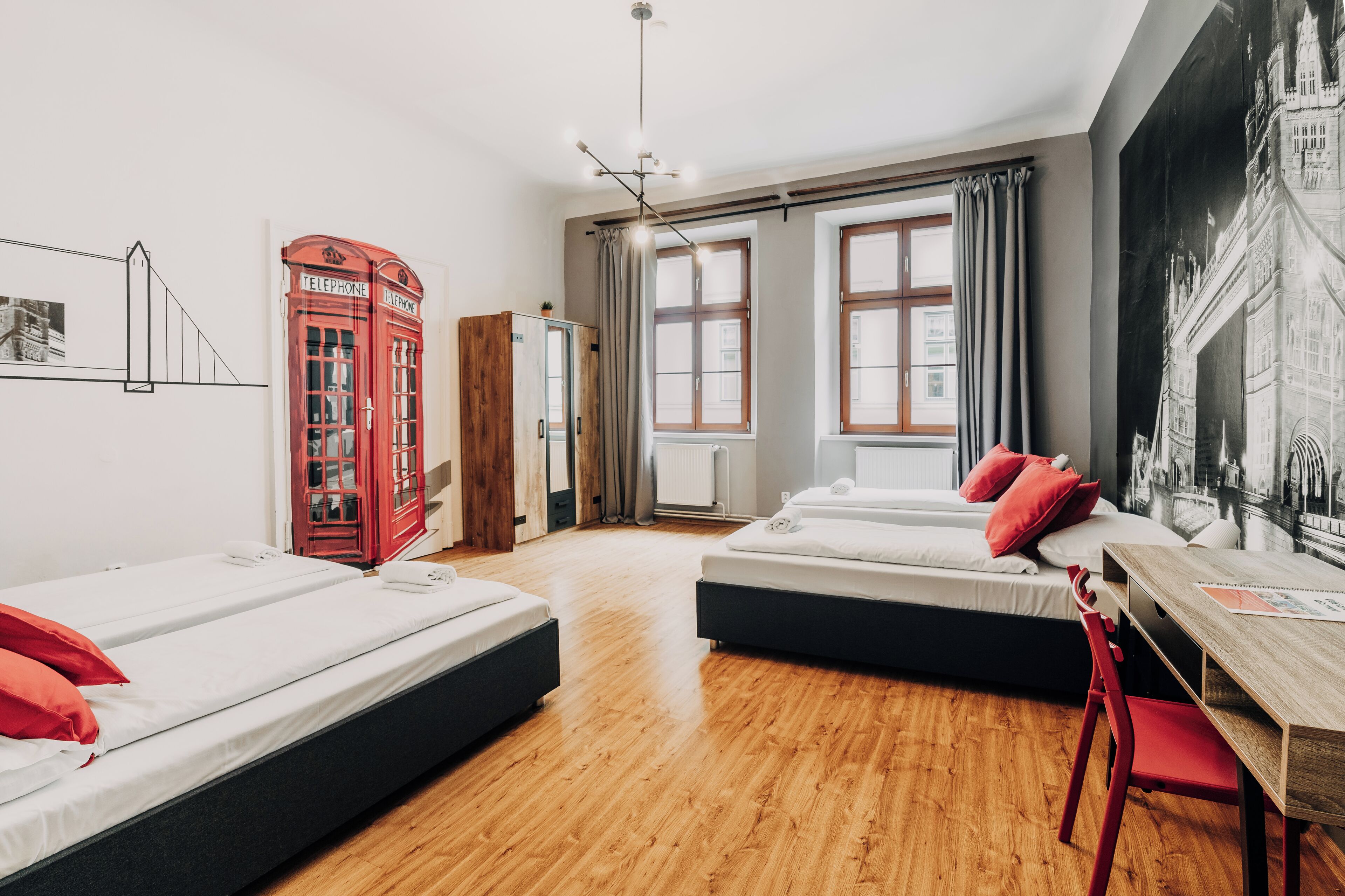 1 bedroom, desk, cots/infant beds, free wifi