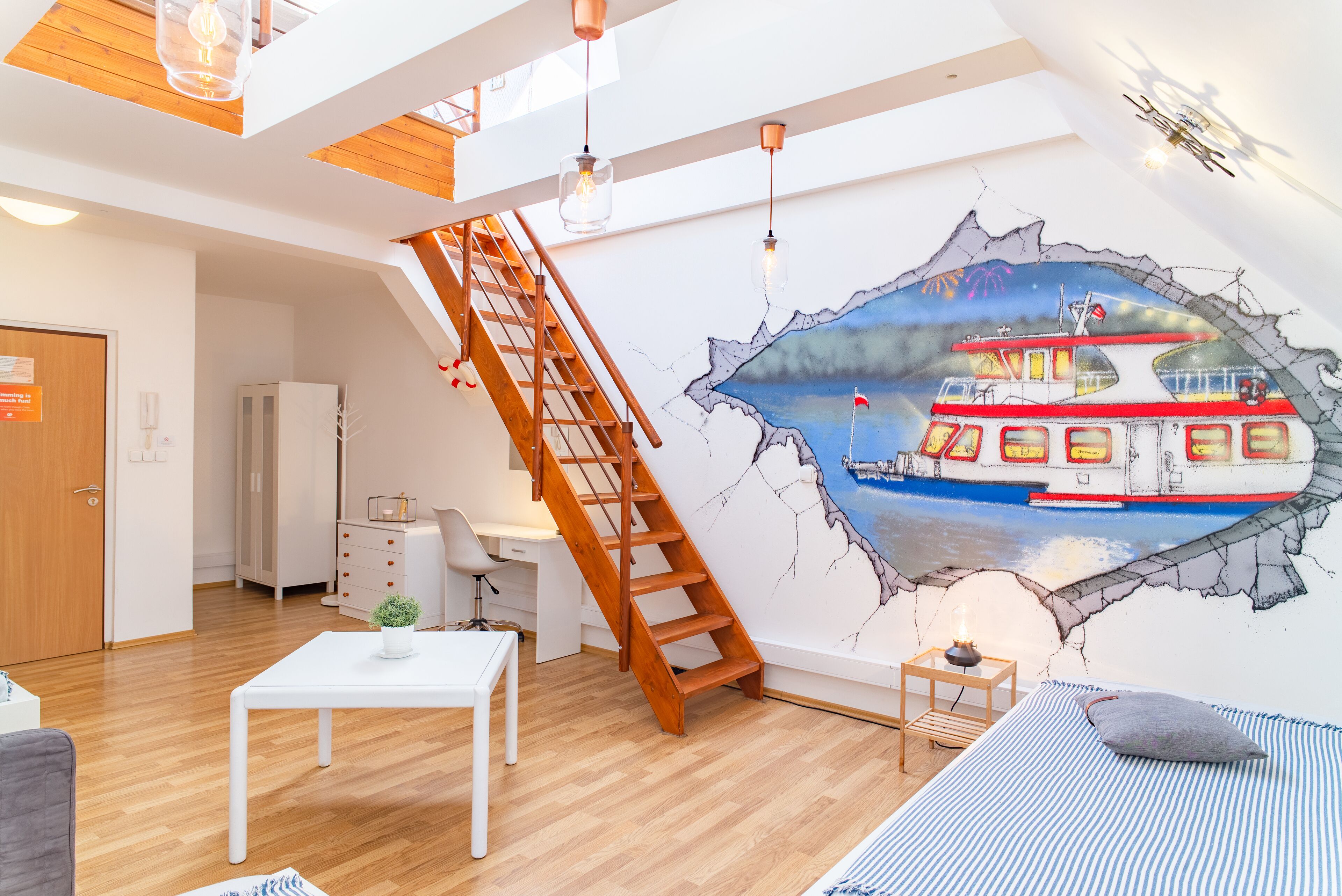 1 bedroom, desk, cots/infant beds, free wifi