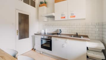 Fridge, microwave, stovetop, electric kettle