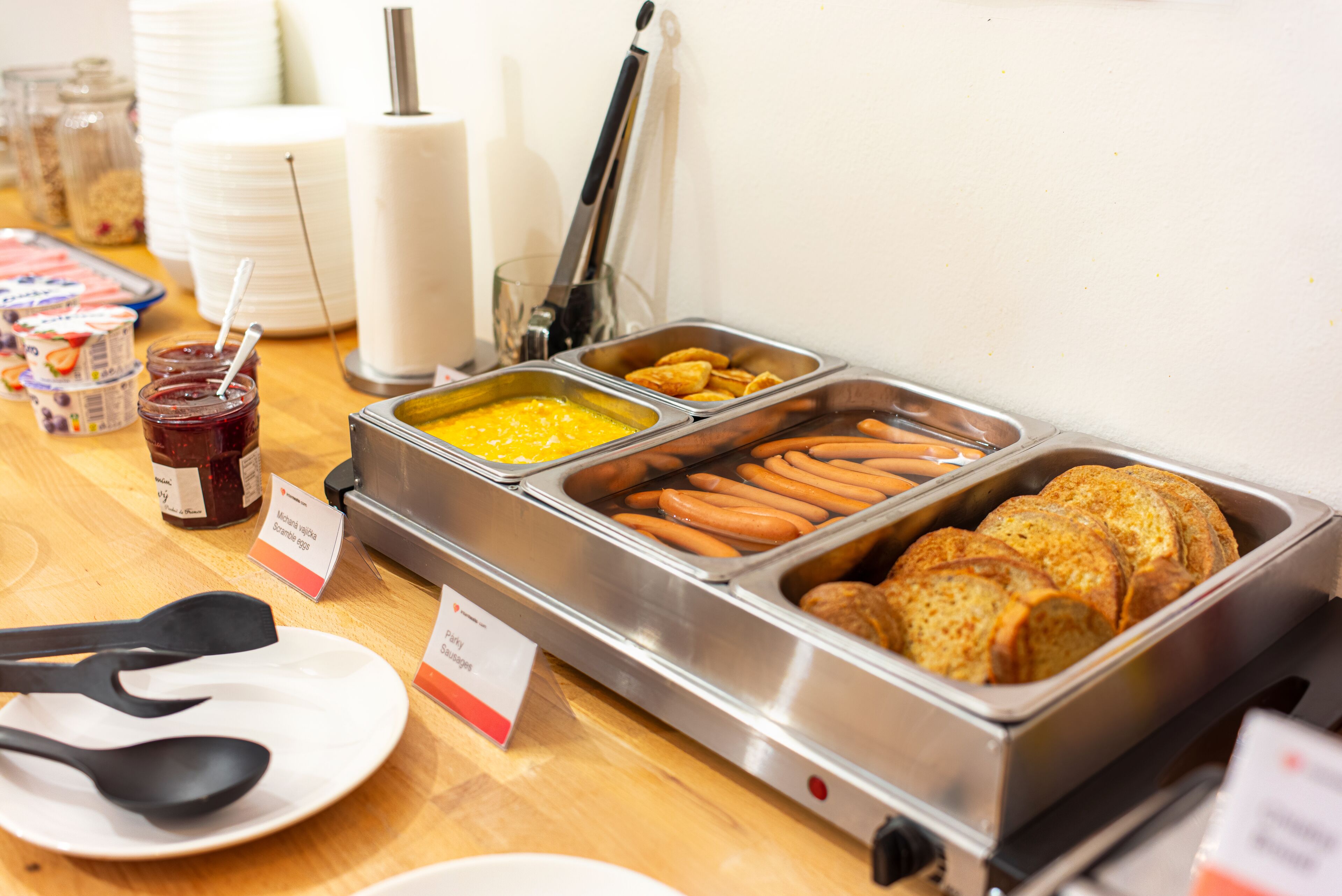 daily buffet breakfast (czk 170 per person)