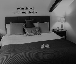 Individually decorated, desk, iron/ironing board, free WiFi - Moortown Lodge 1760 (Ringwood)