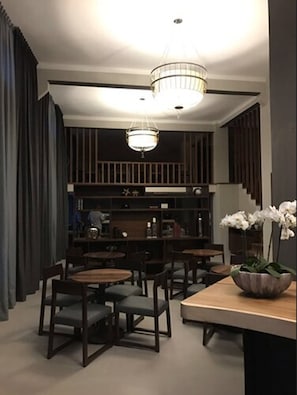 Petit déjeuner buffet (250 MXN par personne)