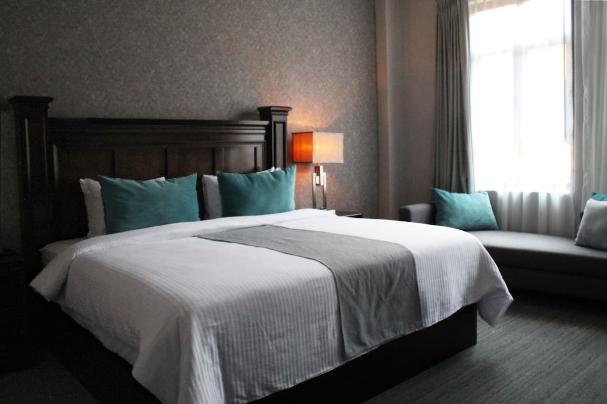 Superior Room, 1 King Bed