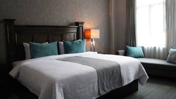 Habitación superior, 1 cama King size | Caja de seguridad en la habitación y escritorio