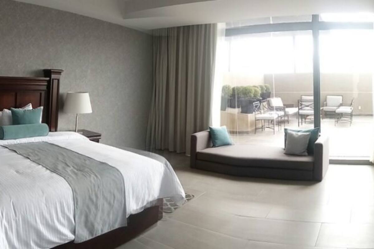 presidential suite, 1 bedroom | in-room safe, desk, iron/ironing board, free wifi