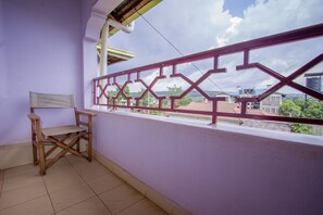 Habitación doble estándar | Baño | Regadera, amenidades de baño gratuitas, toallas