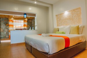 Escritorio, wifi gratis y acceso para silla de ruedas 