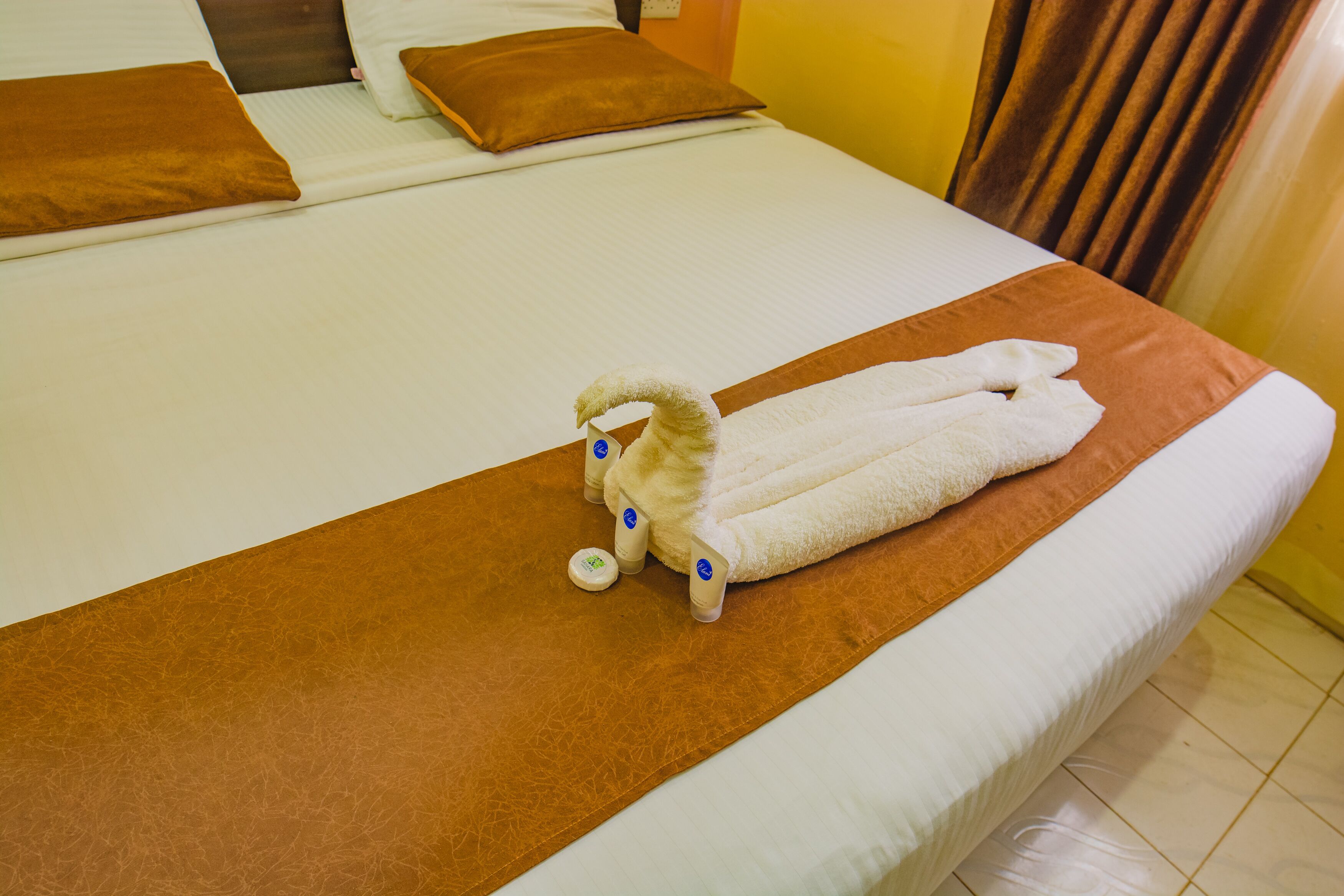 Standard Double Room | Laptop workspace, free WiFi