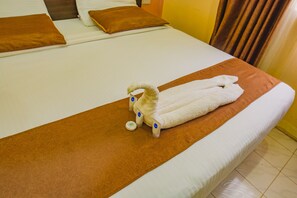 Standard Double Room | Laptop workspace, free WiFi