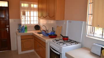 Villa | Cocina privada | Refrigerador, microondas, horno y parrilla de estufa