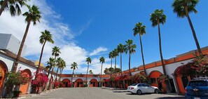Free self-parking - Hotel Cosmos Don Carlos (Mexicali)