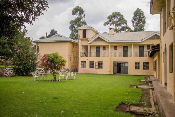 Property grounds - Kisoro Tourist Hotel (Kisoro)
