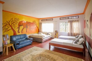 Suite familiare | Area soggiorno | TV