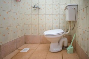 Camera Standard con 2 letti singoli | Bagno | Doccia, set di cortesia gratuito, asciugamani