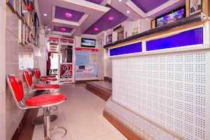 Lobby sitting area - Milestone City Hotel (Nairobi)