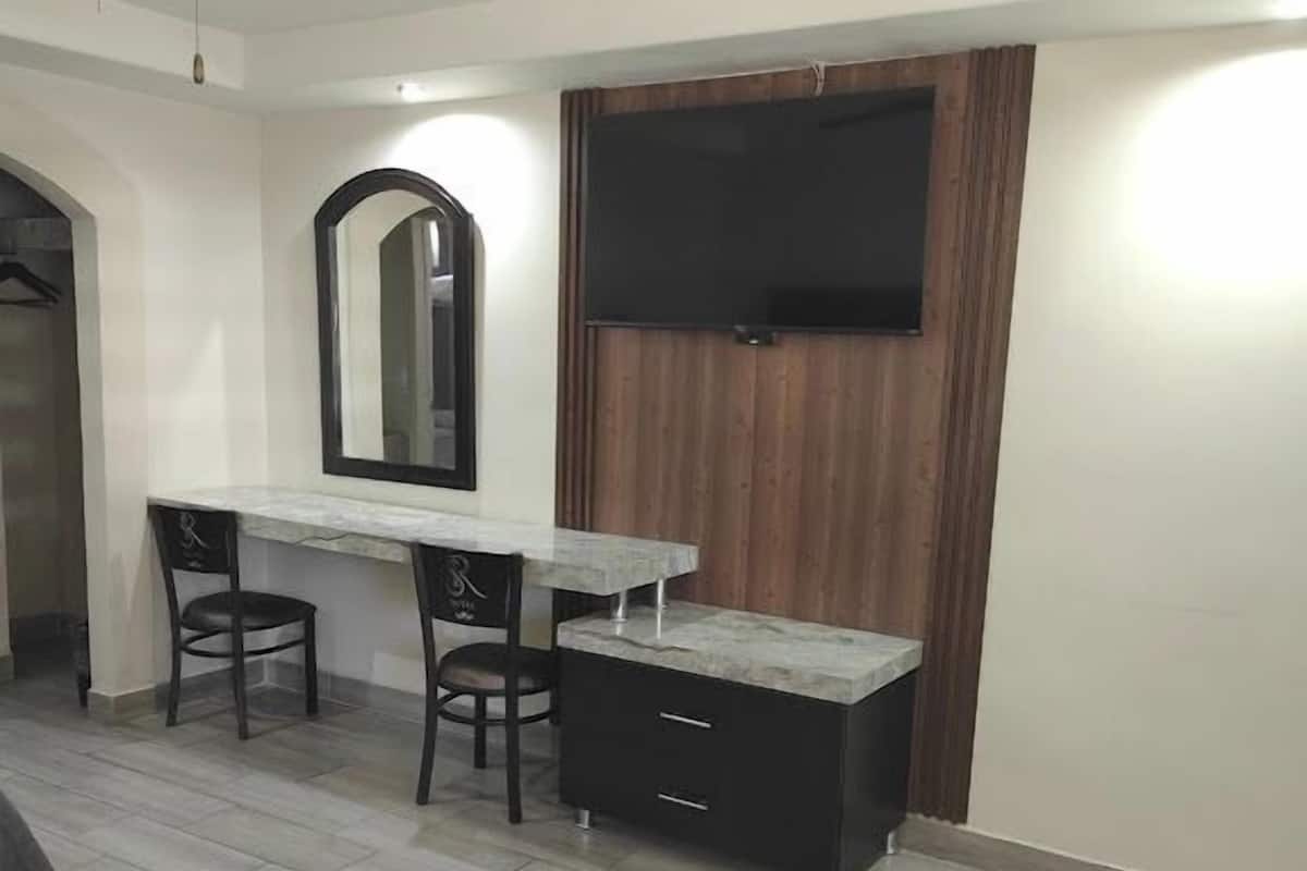 Habitacion estandar dos camas | Iron/ironing board, free WiFi, bed sheets