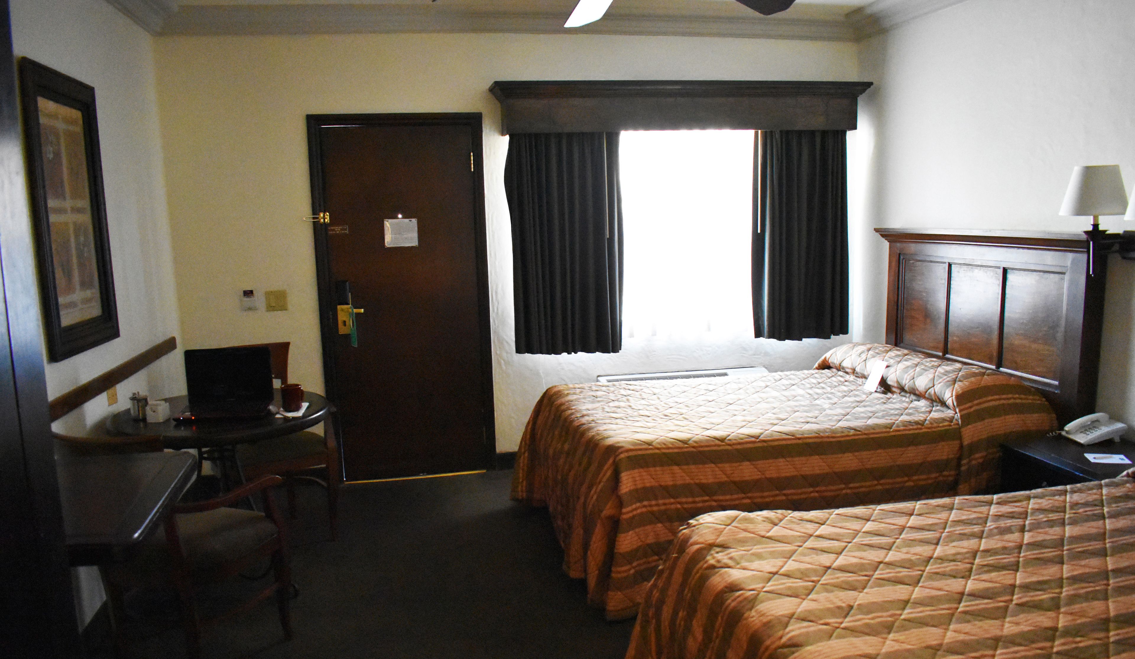 habitacion ejecutiva, dos camas | iron/ironing board, free wifi, bed sheets