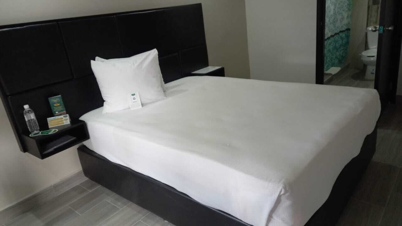 basic room, 1 queen bed | iron/ironing board, free wifi, bed sheets