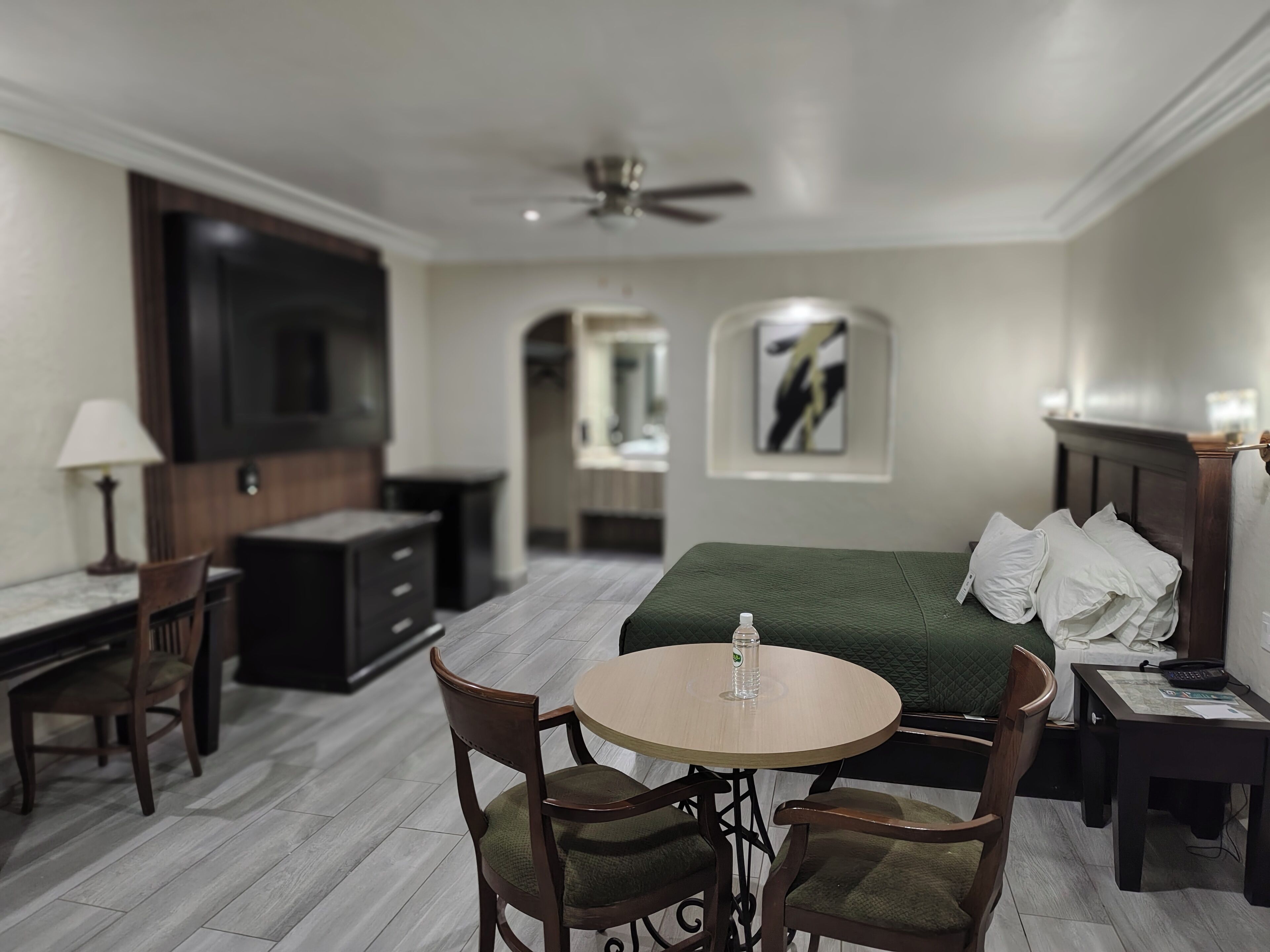 Iron/ironing board, free WiFi, bed sheets