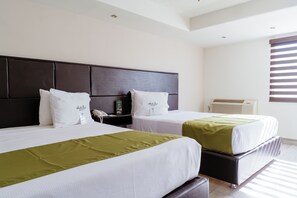 Habitacion estandar dos camas | Iron/ironing board, free WiFi, bed sheets - Hotel Siesta Real (Mexicali)