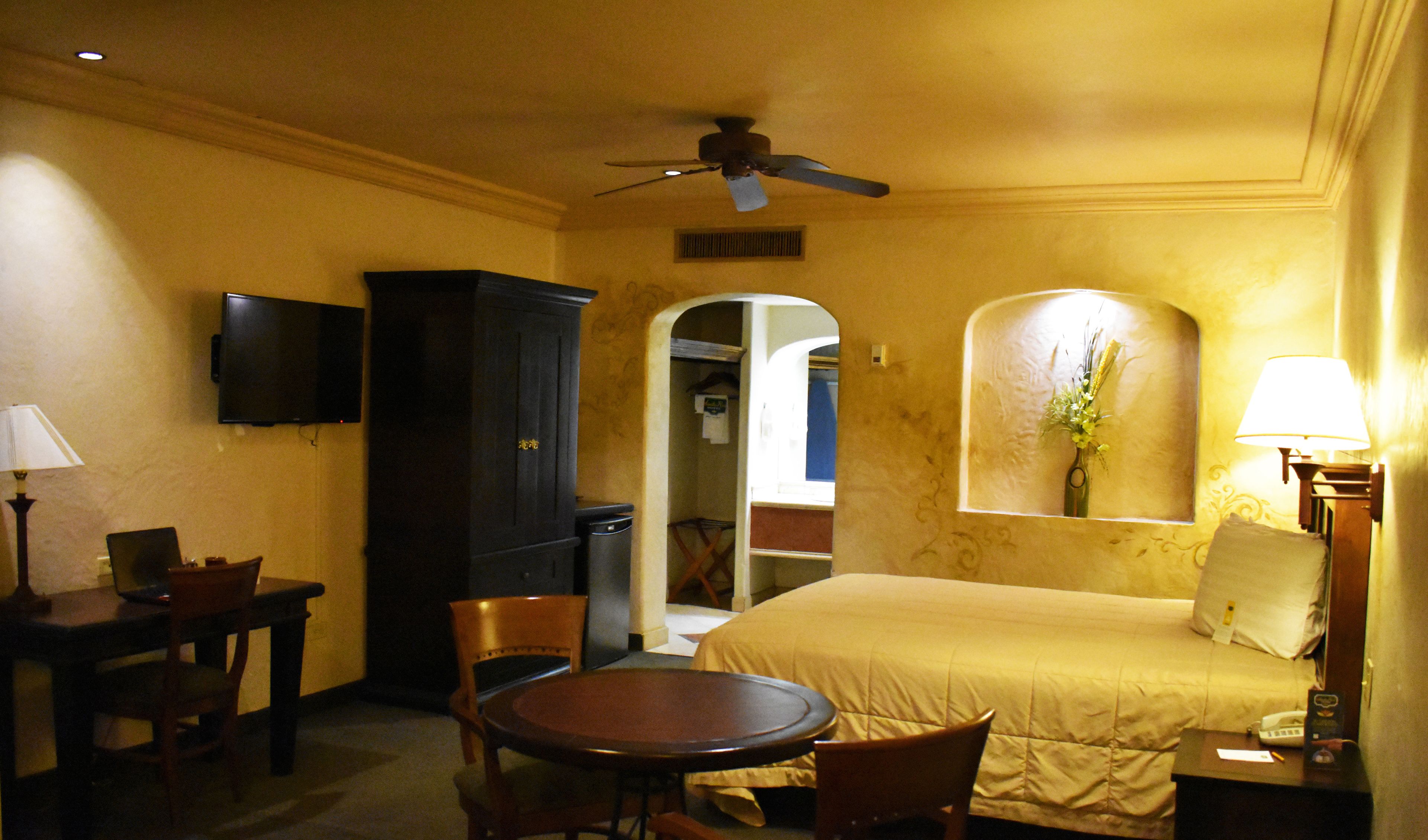 junior suite, 1 cama king | iron/ironing board, free wifi, bed sheets