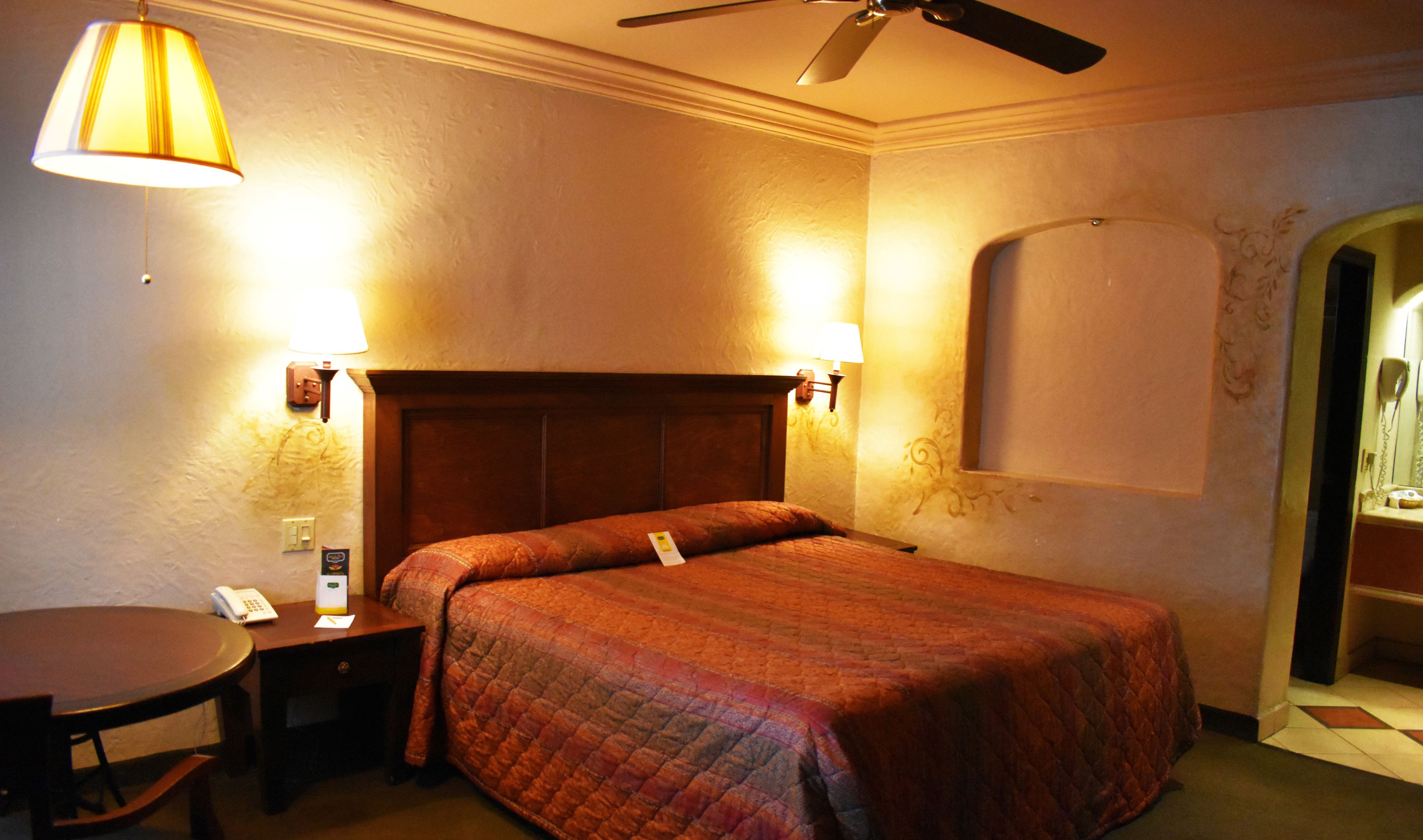 habitacion ejecutiva, 1 cama king | iron/ironing board, free wifi, bed sheets