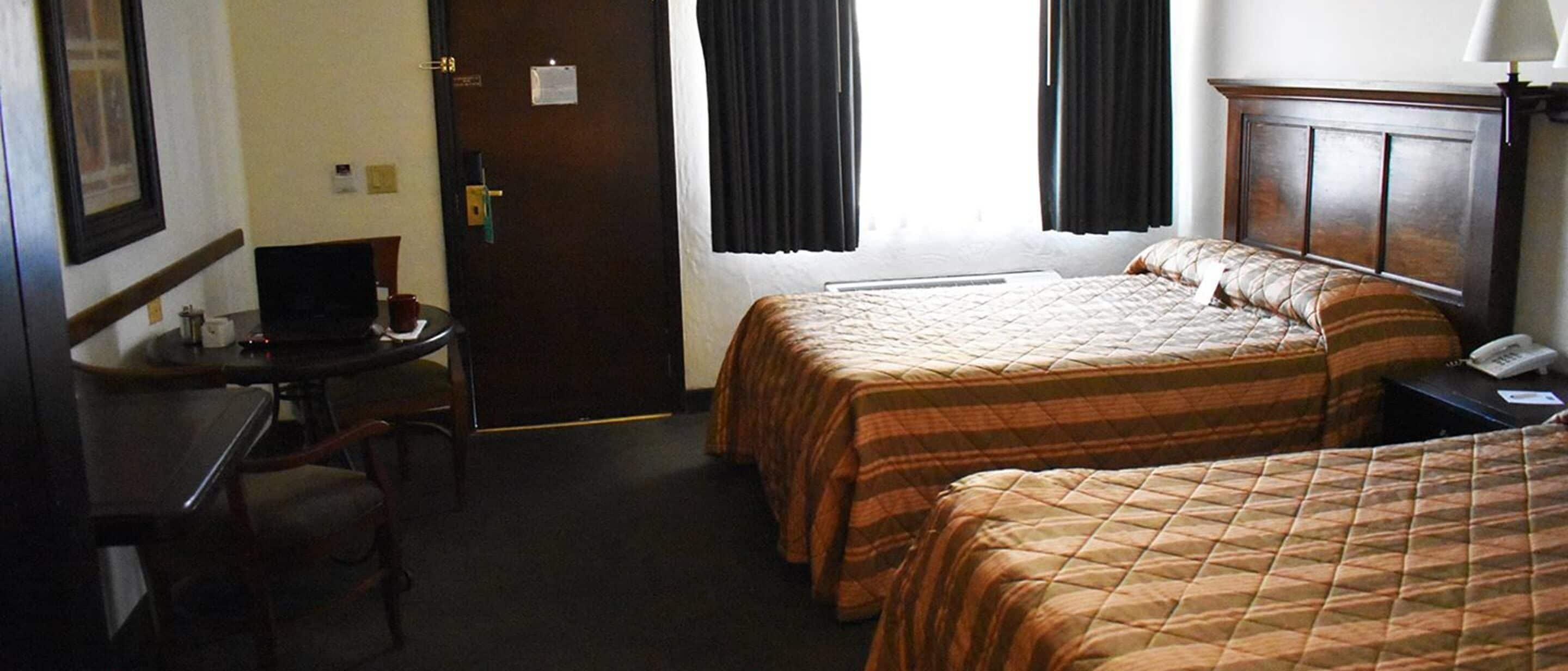 habitacion ejecutiva, dos camas | iron/ironing board, free wifi, bed sheets